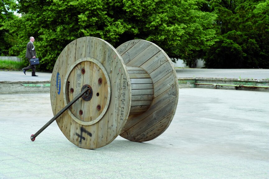 Tomáš Moravec, The Liberated Bobbin, 2009, wood, metal, rubber, Janáček theatre